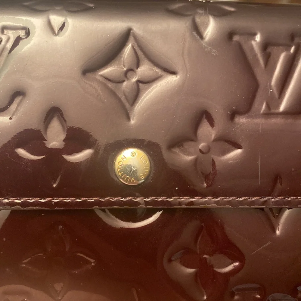 Authentic Louis Vuitton Monogram Vernis Sarah Wallet - Picture 2 of 10